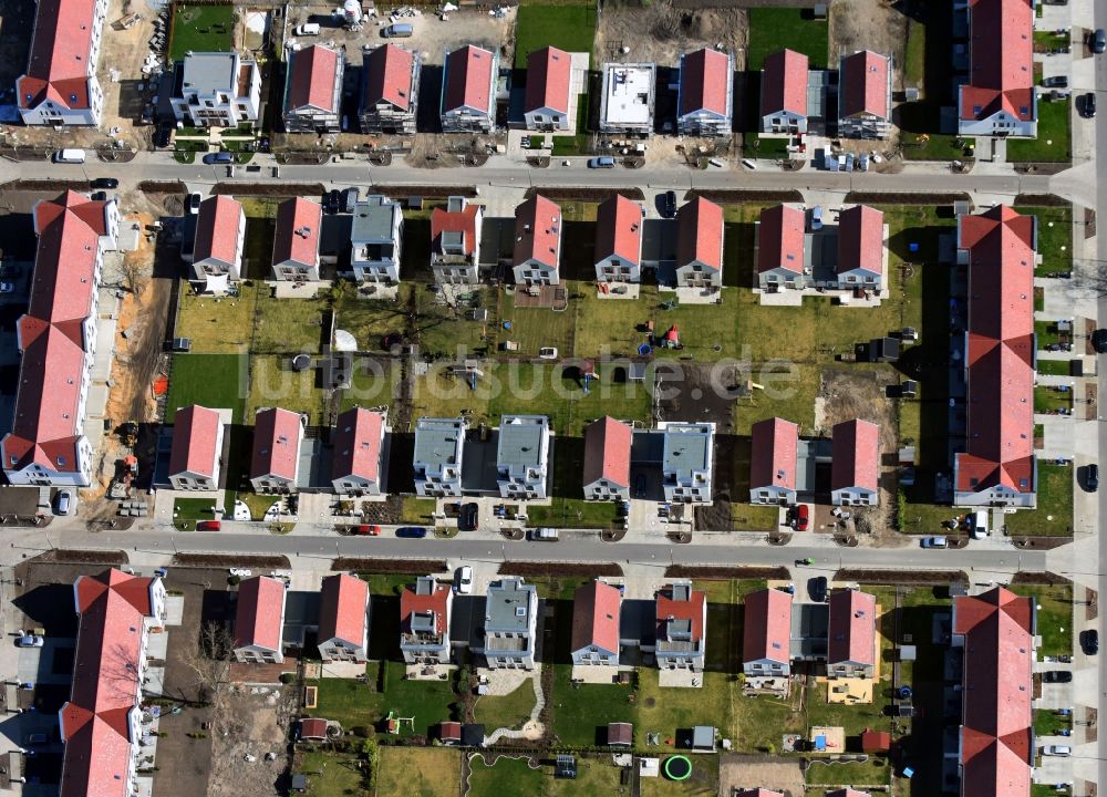 Luftbild Berlin - Baustellen zum Neubau- Wohngebiet einer Einfamilienhaus- Siedlung Regener Straße - Viehtacher Straße im Ortsteil Karlshorst in Berlin