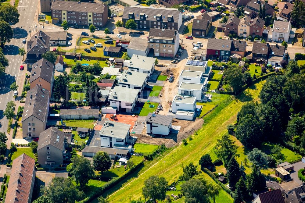 Bottrop von oben - Baustellen zum Neubau- Wohngebiet einer Einfamilienhaus- Siedlung an der Richard-Wagner-Strasse in Bottrop im Bundesland Nordrhein-Westfalen