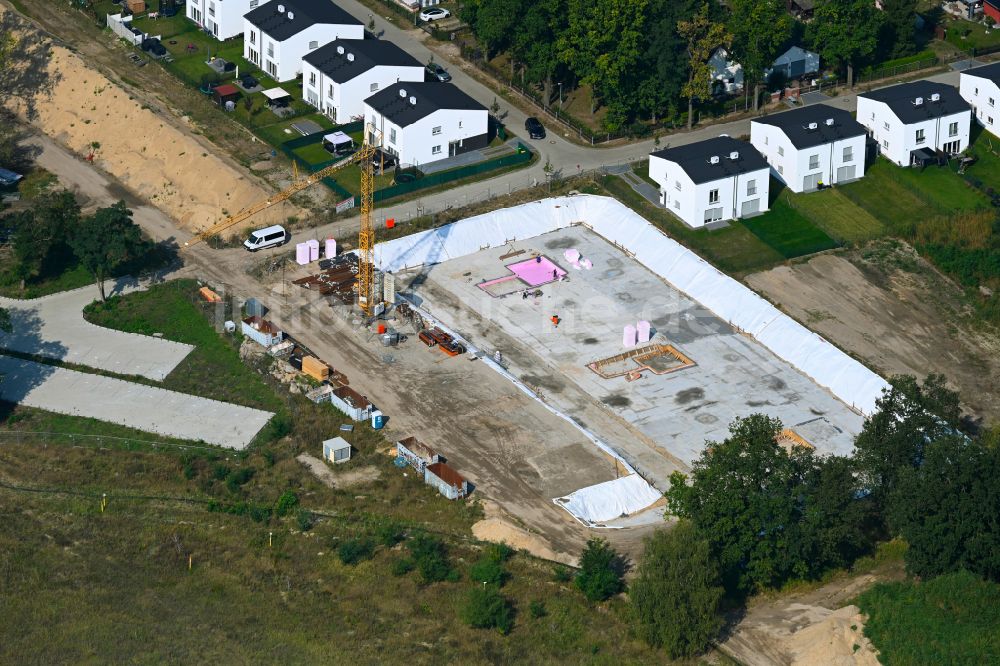 Luftbild Fredersdorf-Vogelsdorf - Baustellen zum Neubau- Wohngebiet einer Einfamilienhaus- Siedlung Rosengärten in Fredersdorf-Vogelsdorf im Bundesland Brandenburg, Deutschland