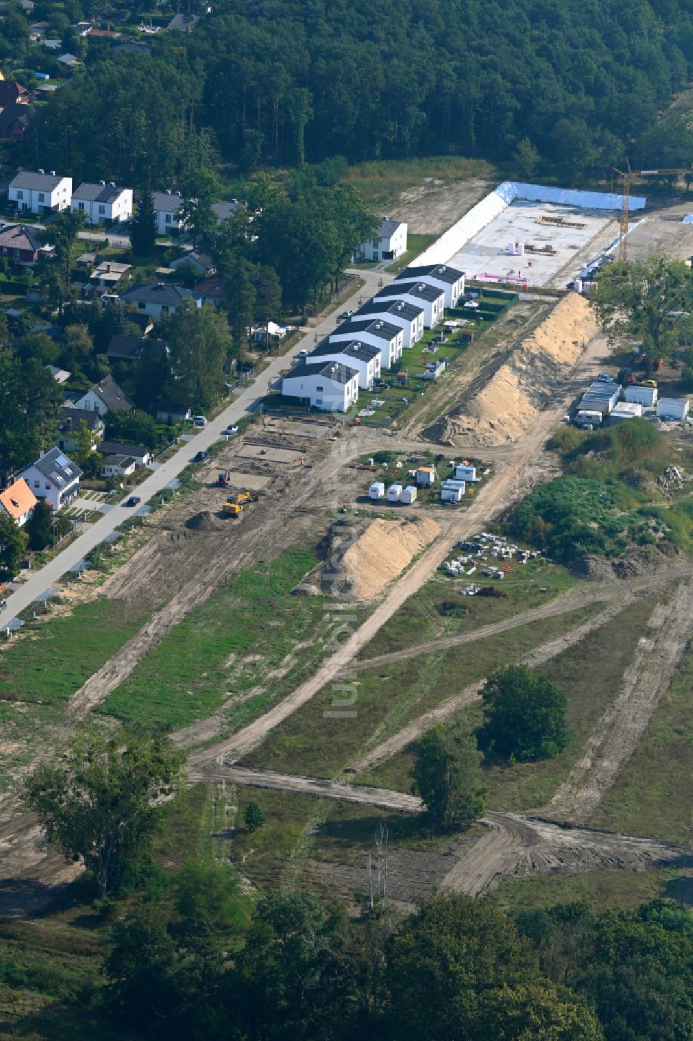 Fredersdorf-Vogelsdorf aus der Vogelperspektive: Baustellen zum Neubau- Wohngebiet einer Einfamilienhaus- Siedlung Rosengärten in Fredersdorf-Vogelsdorf im Bundesland Brandenburg, Deutschland