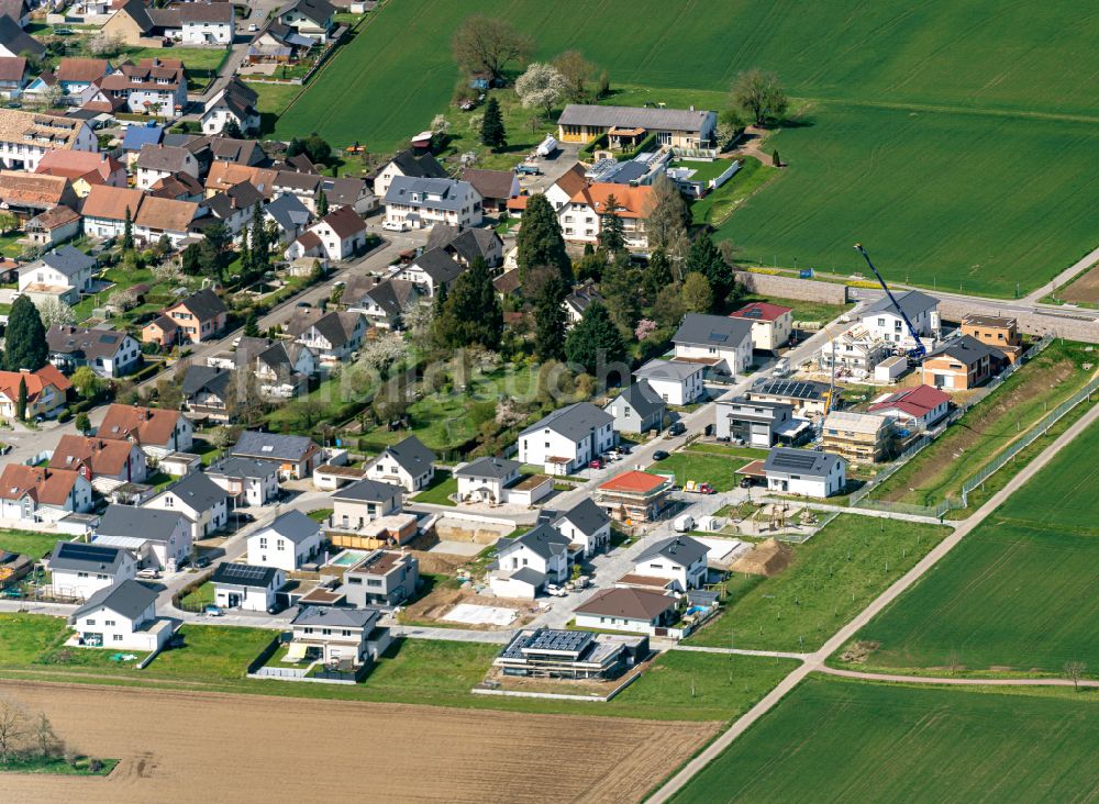 Orschweier aus der Vogelperspektive: Baustellen zum Neubau- Wohngebiet einer Einfamilienhaus- Siedlung am Schwalbenweg Wiesenstraße in Orschweier im Bundesland Baden-Württemberg, Deutschland