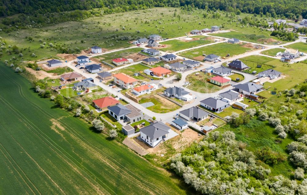 Luftaufnahme Bad Kösen - Baustellen zum Neubau- Wohngebiet einer Einfamilienhaus- Siedlung am Seekurpark in Bad Kösen im Bundesland Sachsen-Anhalt, Deutschland