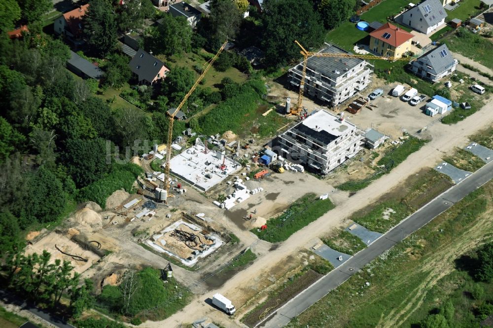 Luftaufnahme Berlin - Baustellen zum Neubau- Wohngebiet einer Einfamilienhaus- Siedlung im Stadtteil Hellersdorf in Berlin