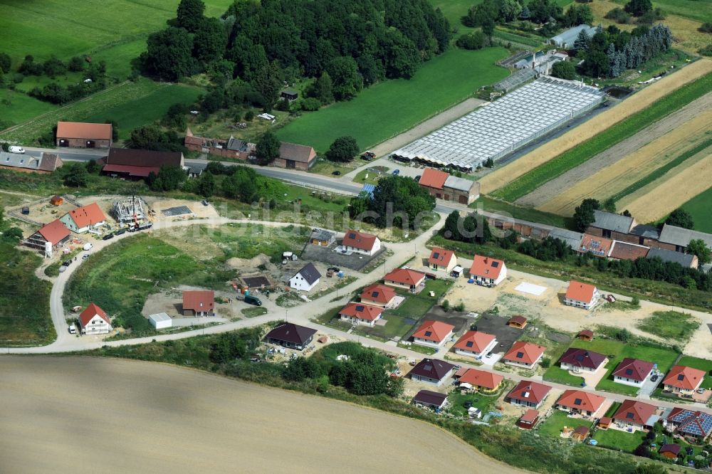 Altlandsberg aus der Vogelperspektive: Baustellen zum Neubau- Wohngebiet einer Einfamilienhaus- Siedlung an der Strausberger Straße - Zur Holzseefe in Altlandsberg im Bundesland Brandenburg