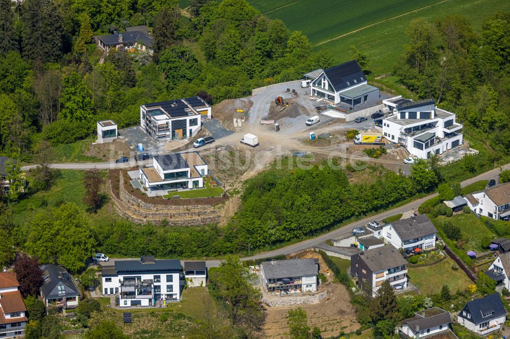 Luftaufnahme Meschede - Baustellen zum Neubau- Wohngebiet einer Einfamilienhaus- Siedlung Unterm Hasenfeld in Meschede im Bundesland Nordrhein-Westfalen, Deutschland