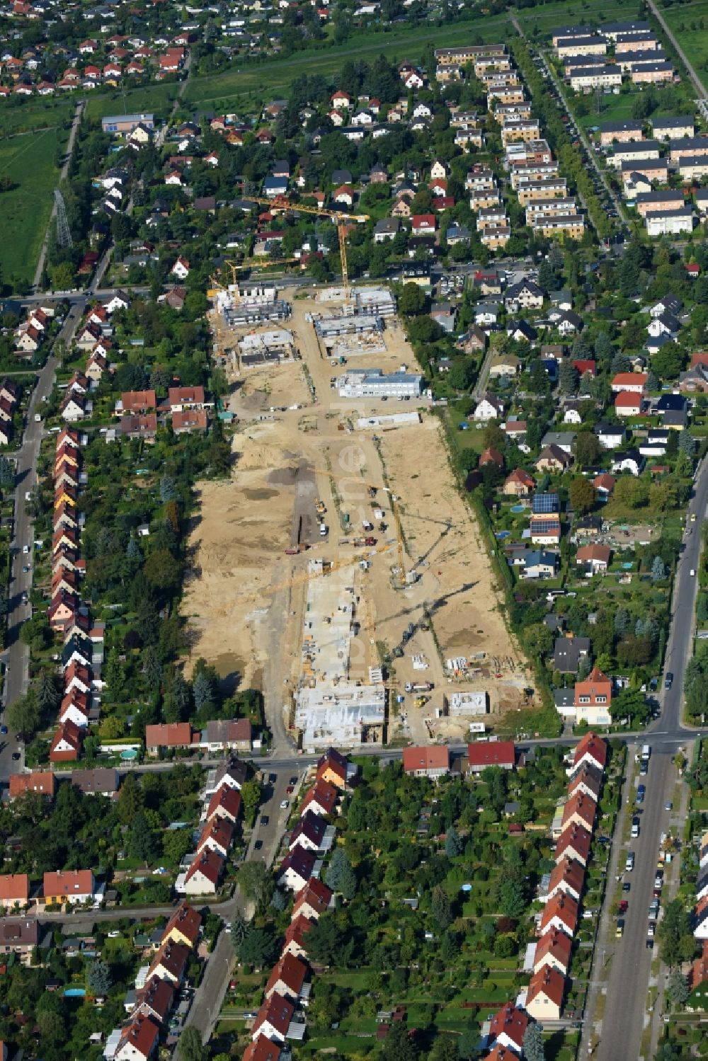 Luftaufnahme Berlin - Baustellen zum Neubau- Wohngebiet einer Einfamilienhaus- Siedlung Wegedornstraße - Dankmarsteig - Schönefelder Chaussee im Ortsteil Altglienicke in Berlin, Deutschland