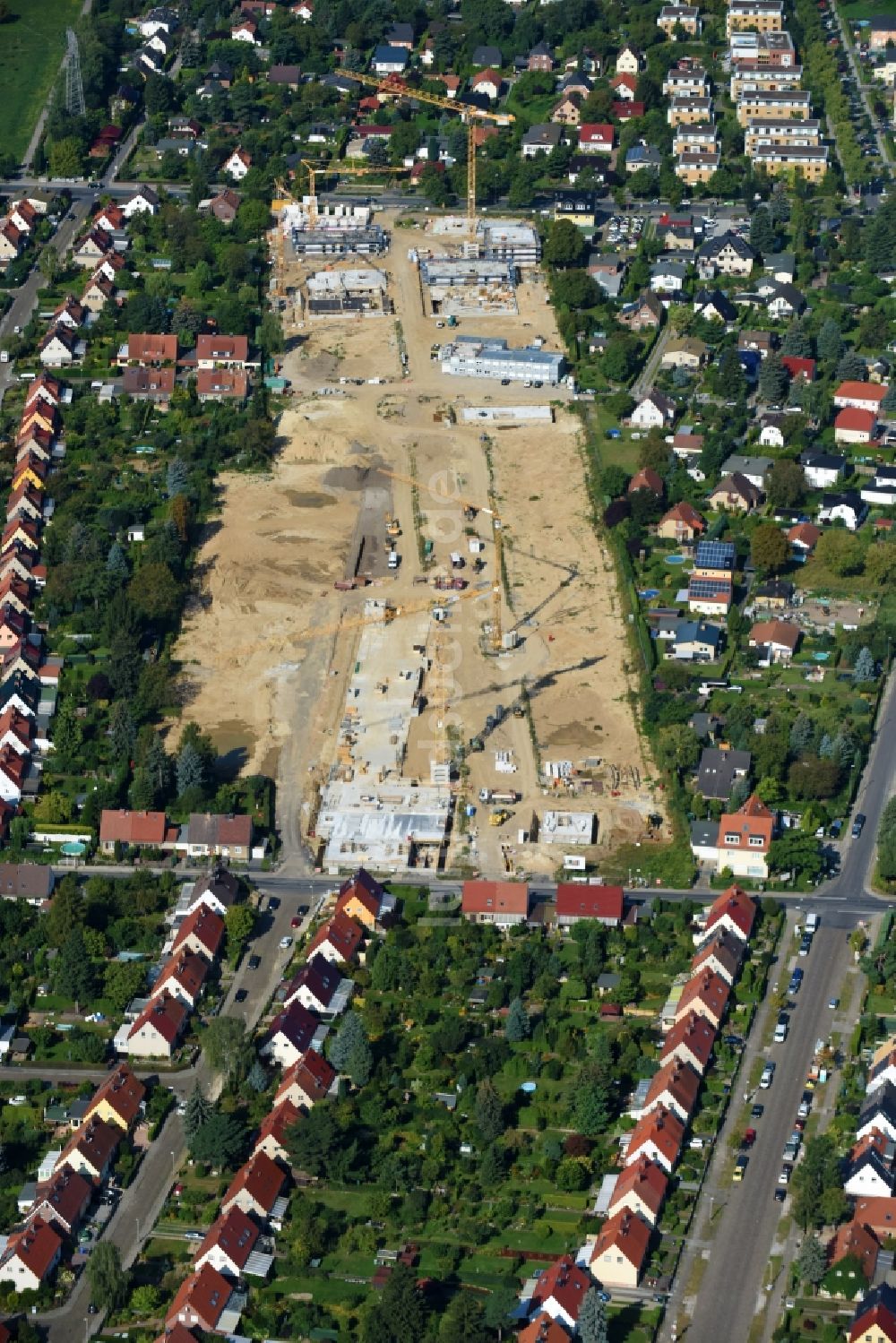 Berlin von oben - Baustellen zum Neubau- Wohngebiet einer Einfamilienhaus- Siedlung Wegedornstraße - Dankmarsteig - Schönefelder Chaussee im Ortsteil Altglienicke in Berlin, Deutschland