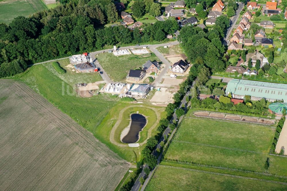 Stade aus der Vogelperspektive: Baustellen zum Neubau- Wohngebiet einer Einfamilienhaus- Siedlung Vor der Weide in Stade im Bundesland Niedersachsen, Deutschland