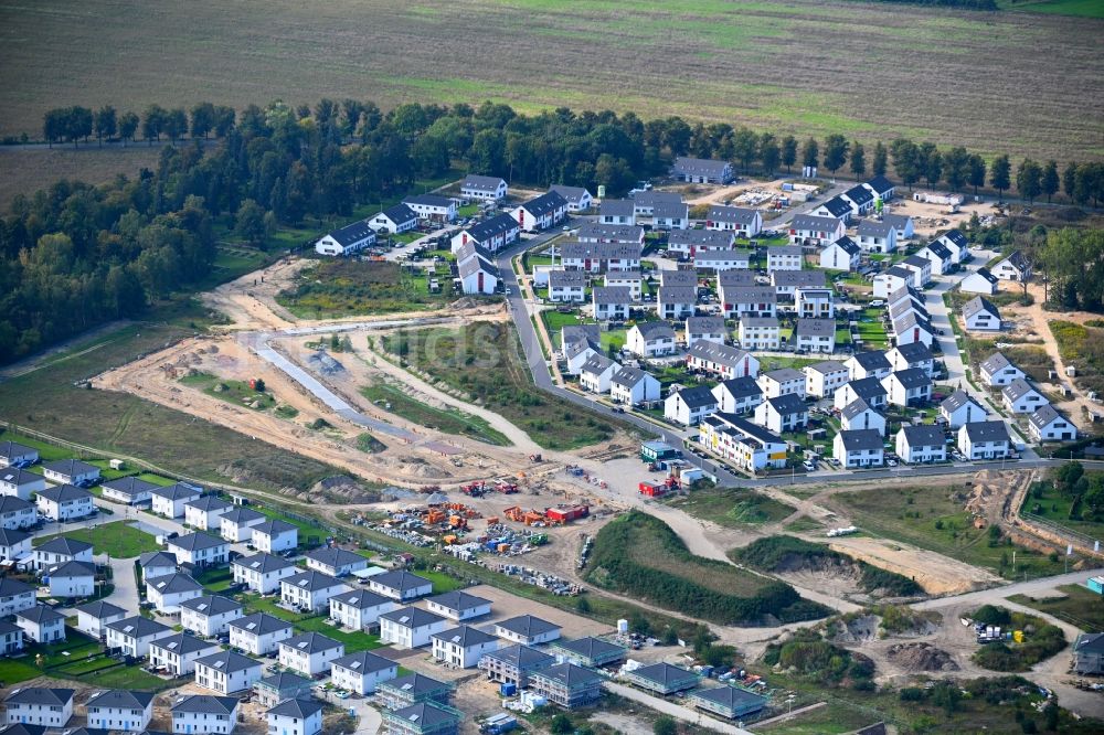 Schulzendorf aus der Vogelperspektive: Baustellen zum Neubau- Wohngebiet einer Einfamilienhaus- Siedlung Wohnen im Ritterschlag in Schulzendorf im Bundesland Brandenburg, Deutschland