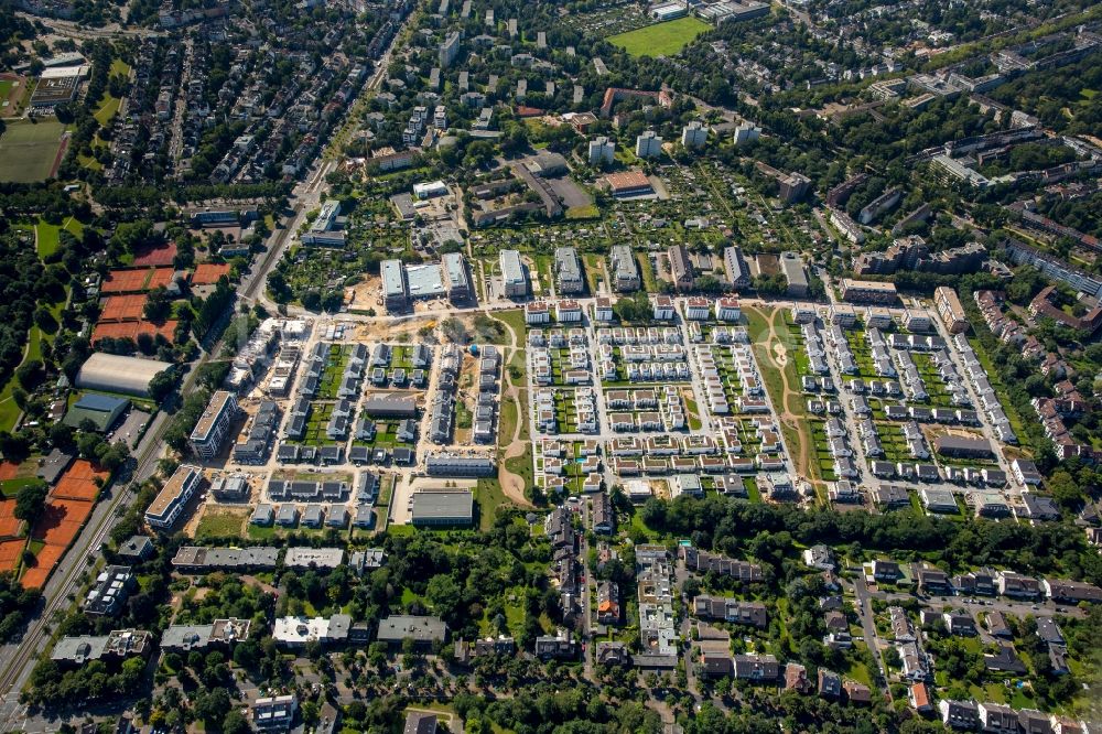 Luftaufnahme Düsseldorf - Baustellen zum Neubau- Wohngebiet einer Einfamilienhaus- Siedlung Zur alten Kaserne in Düsseldorf im Bundesland Nordrhein-Westfalen