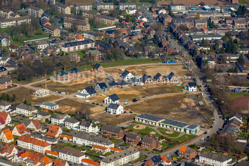 Kamp-Lintfort aus der Vogelperspektive: Baustellen zum Neubau- Wohngebiet Wohnen am Volkspark mit Einfamilienhäusern und Reihenhäusern in Kamp-Lintfort im Bundesland Nordrhein-Westfalen