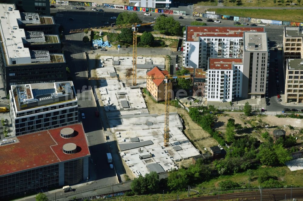 Luftbild Berlin - Baustellen zum Wohn- und Geschäftshausneubau Max & Moritz am Rummelsburger Platz - Marianne-von-Rantzau-Straße im Stadtteil Friedrichshain von Berlin