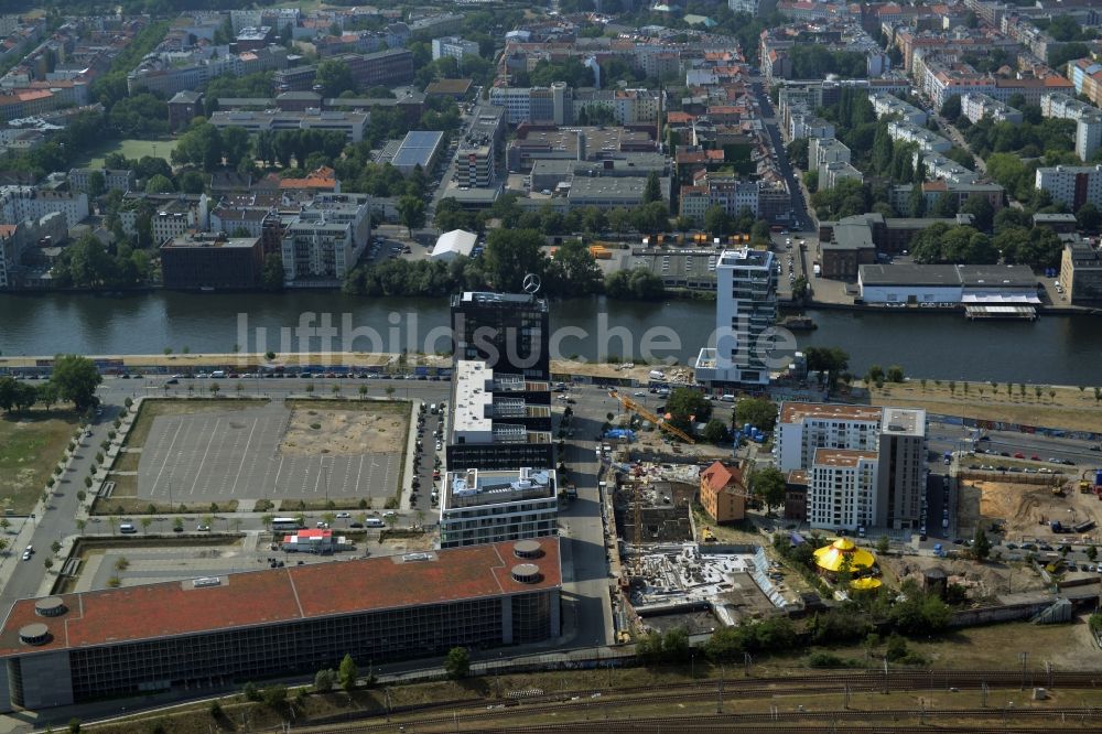 Luftaufnahme Berlin - Baustellen zum Wohn- und Geschäftshausneubau Rummelsburger Platz - Marianne-von-Rantzau-Straße im Stadtteil Friedrichshain von Berlin