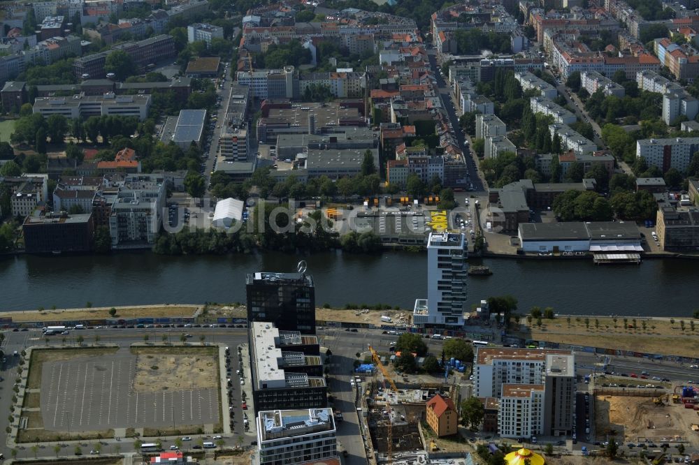 Berlin aus der Vogelperspektive: Baustellen zum Wohn- und Geschäftshausneubau Rummelsburger Platz - Marianne-von-Rantzau-Straße im Stadtteil Friedrichshain von Berlin