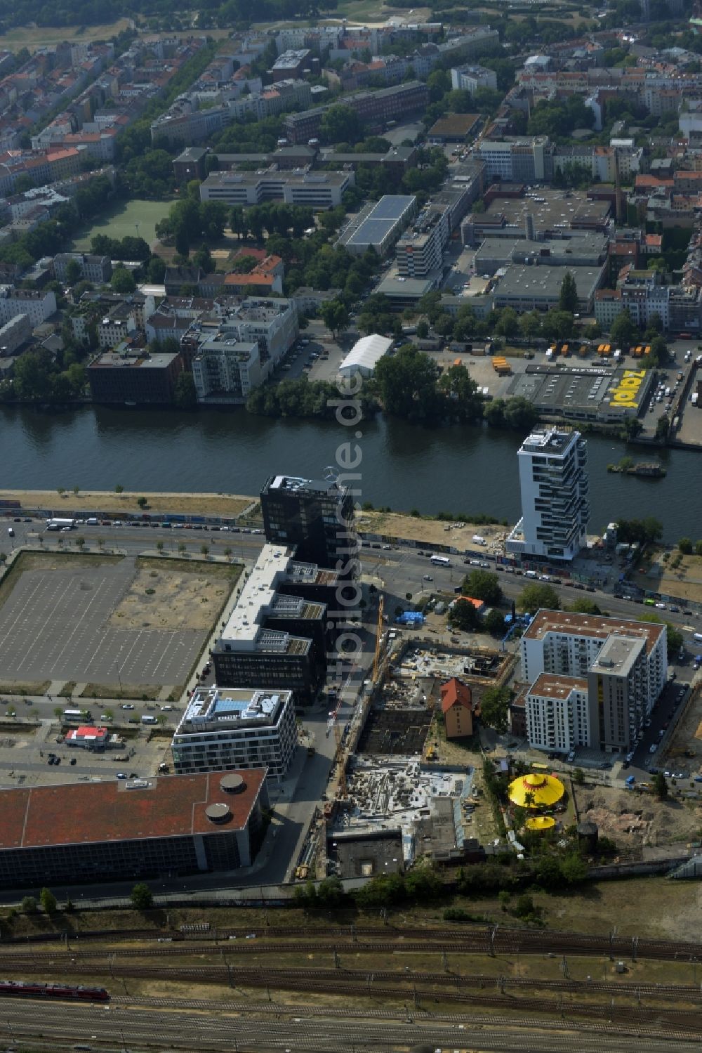 Luftbild Berlin - Baustellen zum Wohn- und Geschäftshausneubau Rummelsburger Platz - Marianne-von-Rantzau-Straße im Stadtteil Friedrichshain von Berlin