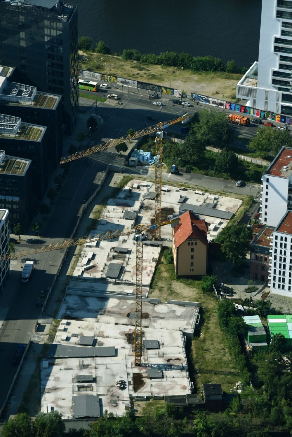 Berlin von oben - Baustellen zum Wohn- und Geschäftshausneubau Rummelsburger Platz - Marianne-von-Rantzau-Straße im Stadtteil Friedrichshain von Berlin