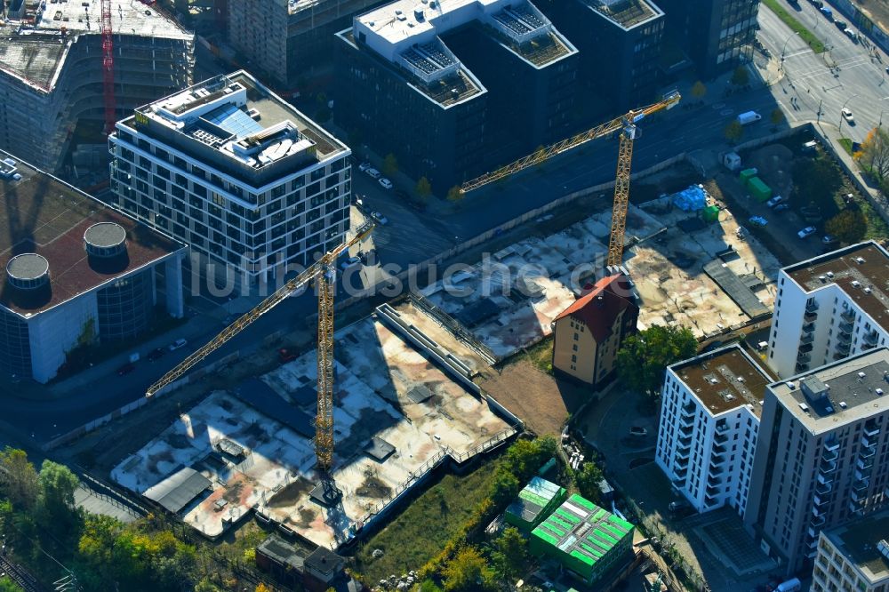 Luftaufnahme Berlin - Baustellen zum Wohn- und Geschäftshausneubau Rummelsburger Platz - Marianne-von-Rantzau-Straße im Stadtteil Friedrichshain von Berlin