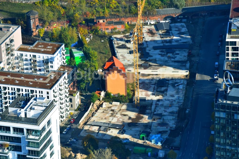 Berlin aus der Vogelperspektive: Baustellen zum Wohn- und Geschäftshausneubau Rummelsburger Platz - Marianne-von-Rantzau-Straße im Stadtteil Friedrichshain von Berlin