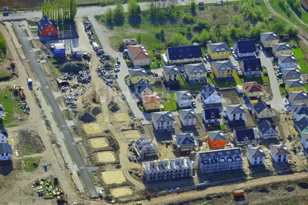 Berlin aus der Vogelperspektive: Baustellen zur Einfamilienhausneubau Siedlung in Berlin Mahlsdorf