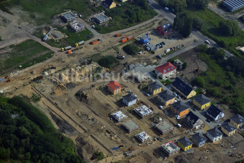 Luftaufnahme Berlin OT Mahlsdorf - Baustellen zur Einfamilienhausneubau - Siedlung an der Pilgramer Straße in Berlin Mahlsdorf