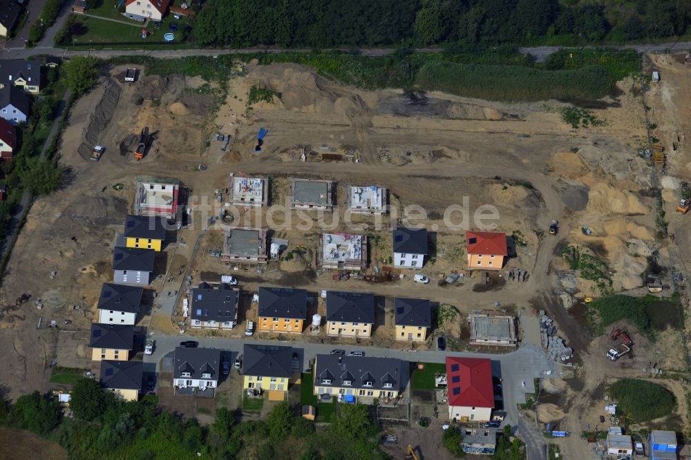 Berlin OT Mahlsdorf aus der Vogelperspektive: Baustellen zur Einfamilienhausneubau - Siedlung an der Pilgramer Straße in Berlin Mahlsdorf