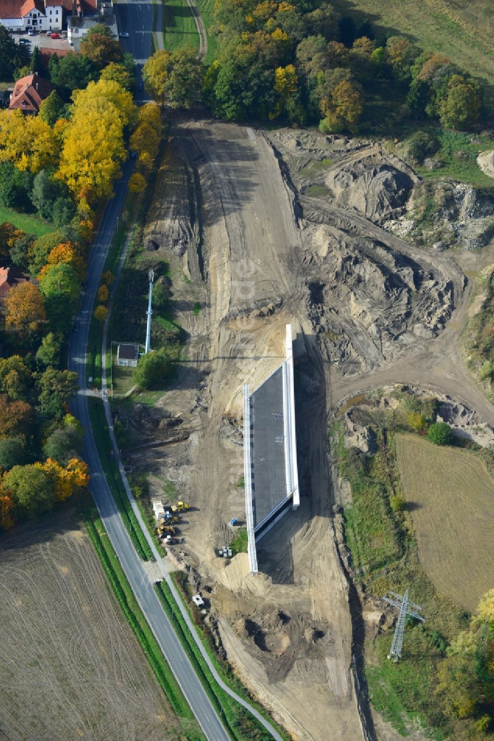 Luftaufnahme Steinhagen - Baustellen zur Erweiterung der Bundesautobahn A33 in Steinhagen in Nordrhein-Westfalen