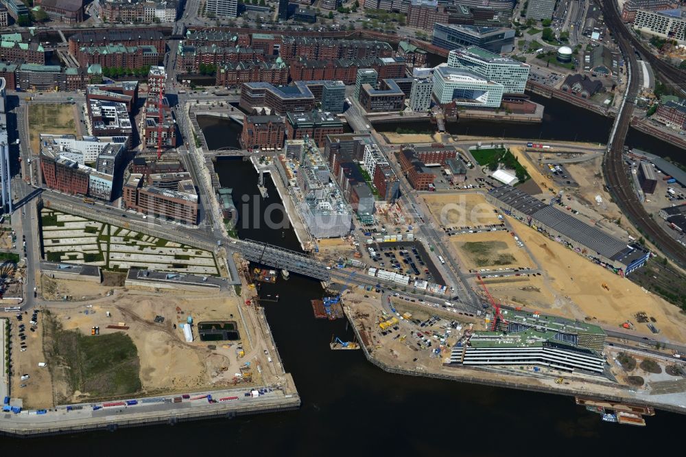 Luftaufnahme Hamburg - Baustellen zur Neugestaltung und Umnutzung des Areales Brooktorhafen, Überseequartier in der HafenCity in Hamburg