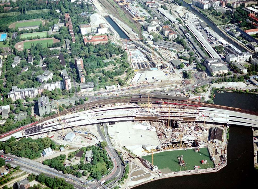 Luftaufnahme Berlin - Tiergarten - Baustellenbereich am Lehrter Bahnhof / Spreebogen in Berlin Tiergarten.