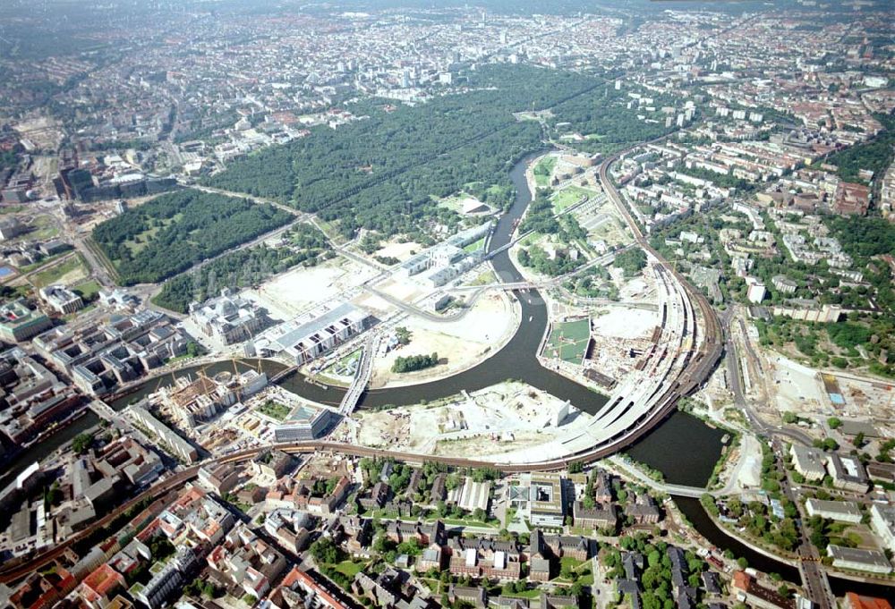 Luftaufnahme Berlin - Tiergarten - Baustellenbereich am Lehrter Bahnhof / Spreebogen in Berlin Tiergarten.