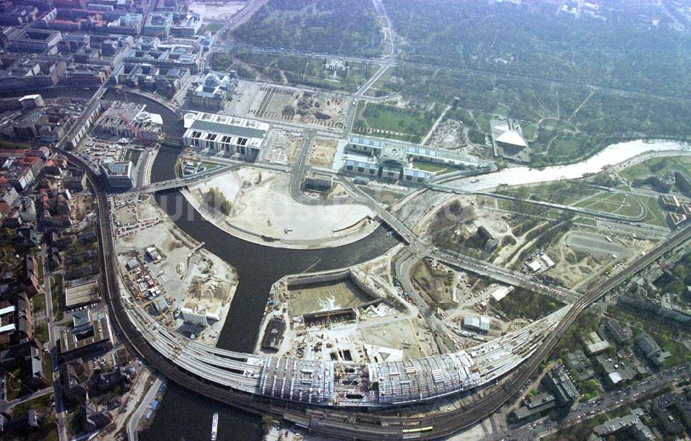 Luftaufnahme Berlin-Tiergarten / Spreebogen - Baustellenbereich am Lehrter Bahnhof / Spreebogen in Berlin Tiergarten.