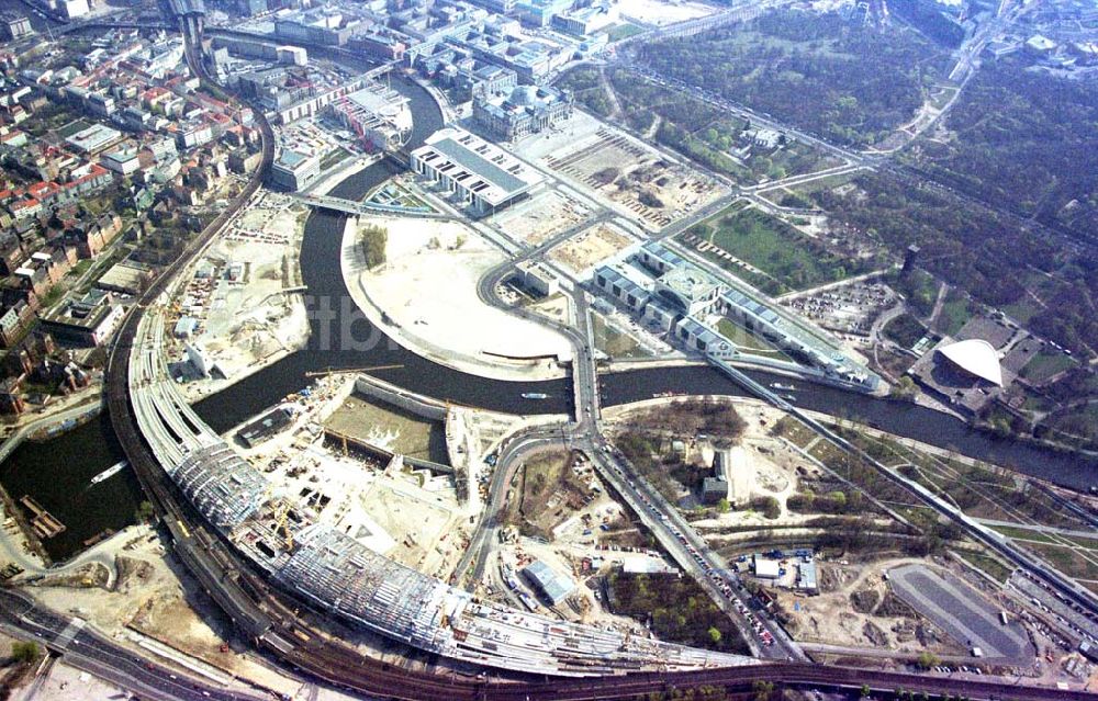 Berlin-Tiergarten / Spreebogen von oben - Baustellenbereich am Lehrter Bahnhof / Spreebogen in Berlin Tiergarten.