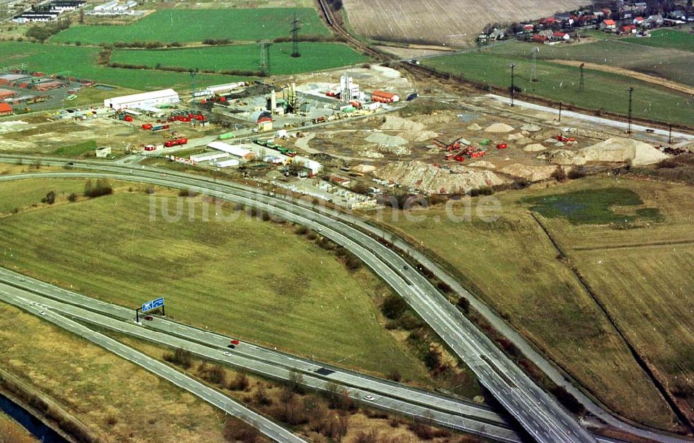 Luftaufnahme Berlin - Pankow - 26.03.1995 Baustoffanlage Autobahnabfahrt Pankow