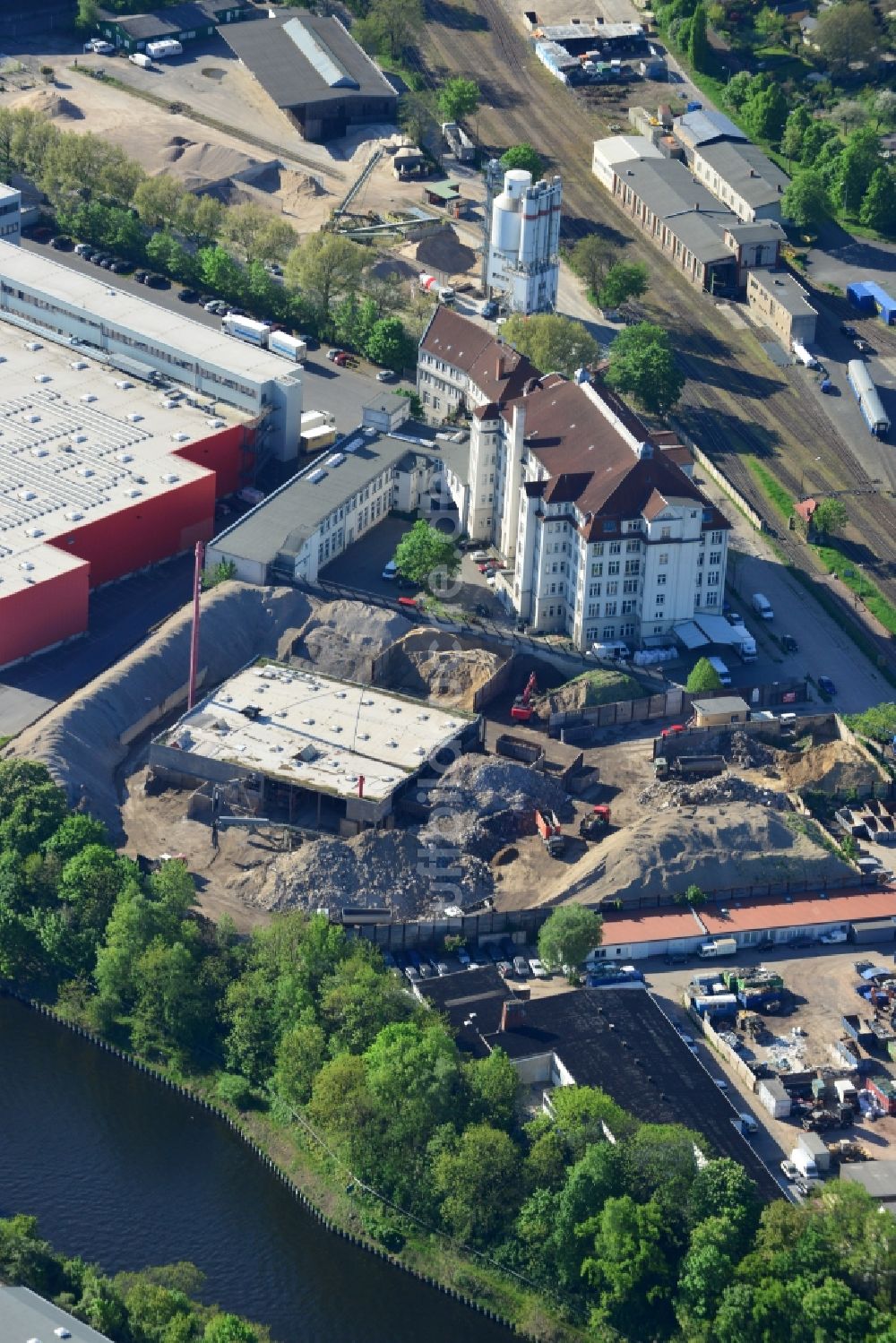 Luftaufnahme Berlin - Baustoffhandel und Logistikzentrum Saalburgstraße in Berlin