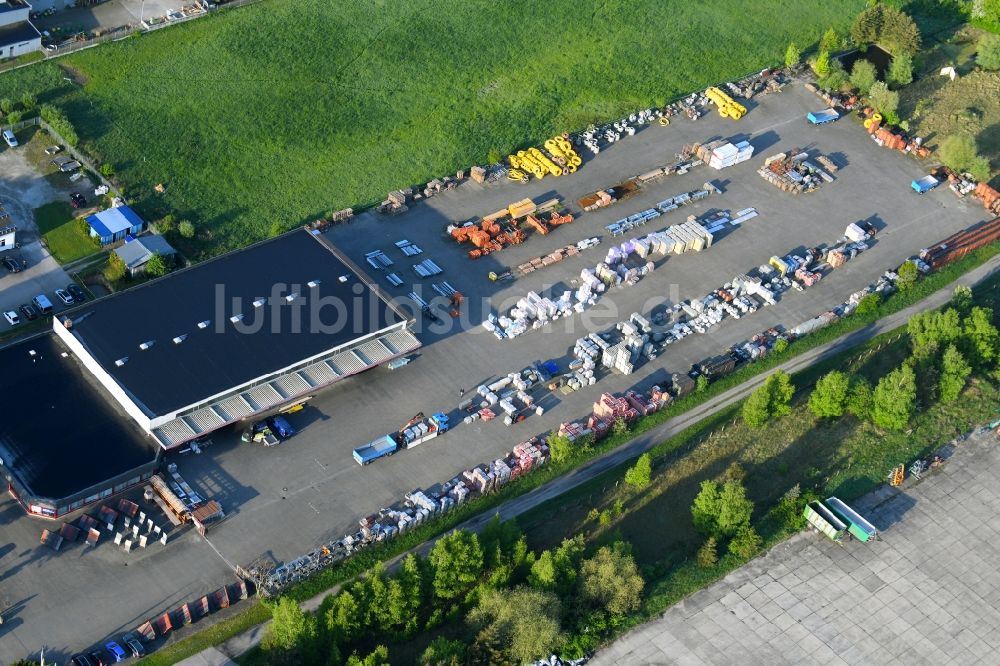 Luftaufnahme Osterburg (Altmark) - Baustoffhandel am Schilddorf in Osterburg (Altmark) im Bundesland Sachsen-Anhalt, Deutschland