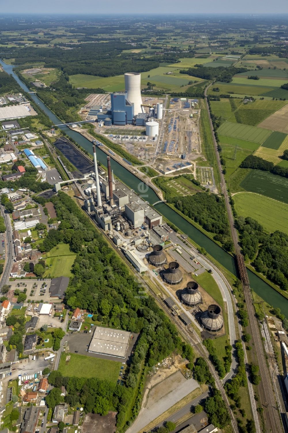 Luftaufnahme Datteln - Baustopp auf der Baustelle des neue Steinkohlekraftwerk Datteln am Dortmund-Ems-Kanal im Bundesland Nordrhein-Westfalen