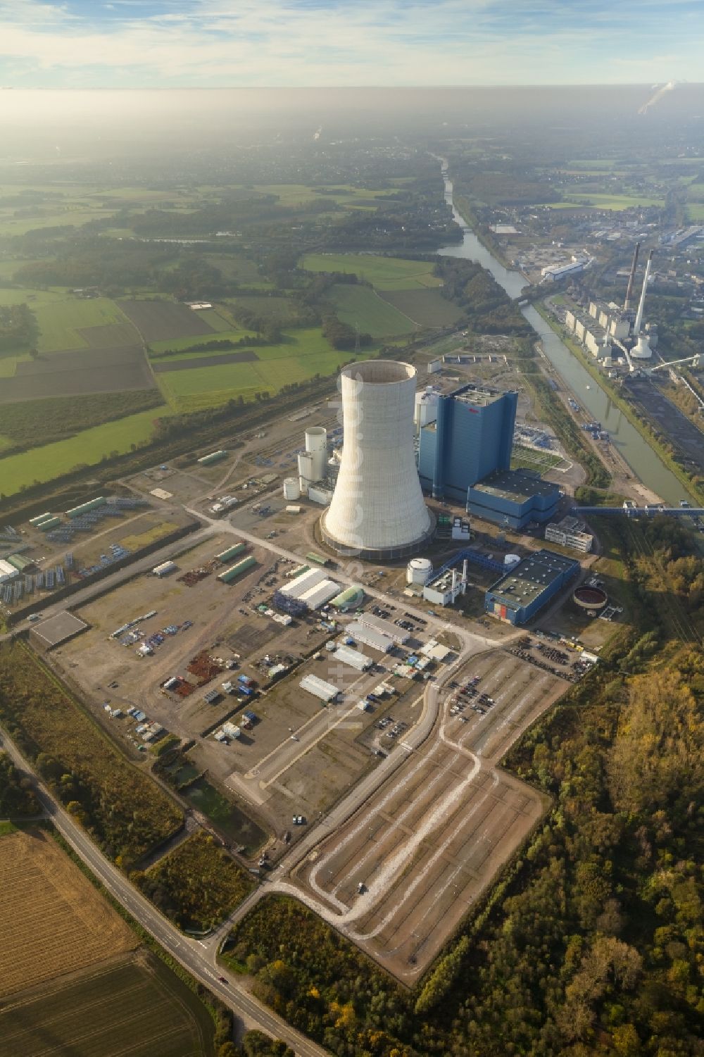 Datteln von oben - Baustopp auf der Baustelle des neue Steinkohlekraftwerk Datteln am Dortmund-Ems-Kanal im Bundesland Nordrhein-Westfalen