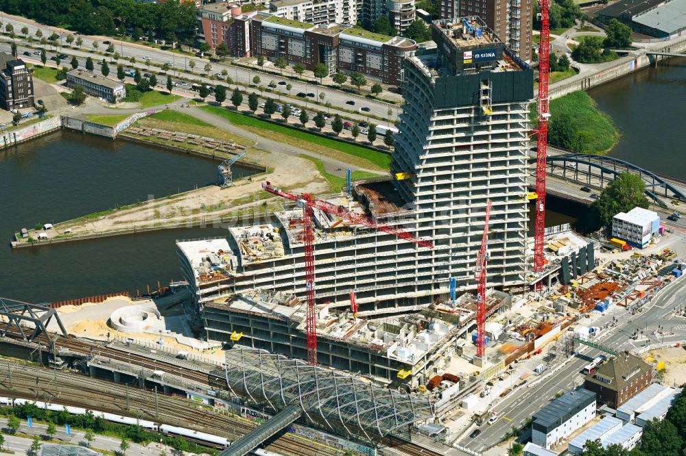 Hamburg von oben - Baustopp der Baustelle zum Neubau des Hochhaus- Gebäudekomplexes Elbtower in Hamburg, Deutschland