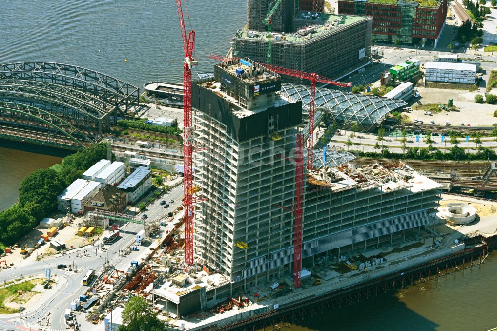 Luftbild Hamburg - Baustopp der Baustelle zum Neubau des Hochhaus- Gebäudekomplexes Elbtower in Hamburg, Deutschland