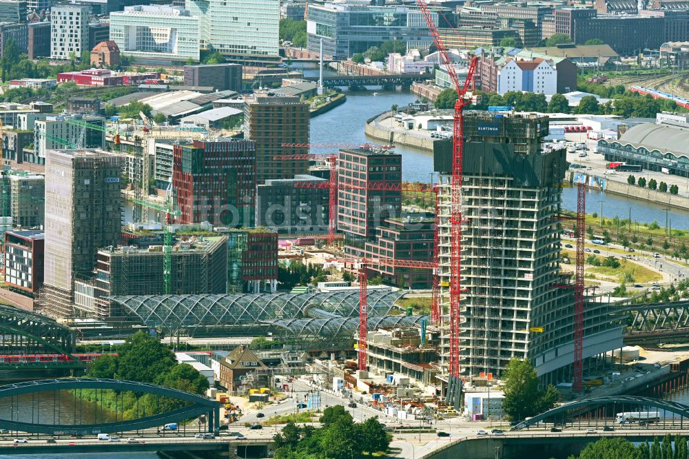 Luftbild Hamburg - Baustopp der Baustelle zum Neubau des Hochhaus- Gebäudekomplexes Elbtower in Hamburg, Deutschland