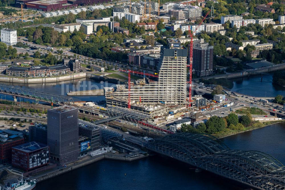 Luftbild Hamburg - Baustopp der Baustelle zum Neubau des Hochhaus- Gebäudekomplexes Elbtower in Hamburg, Deutschland