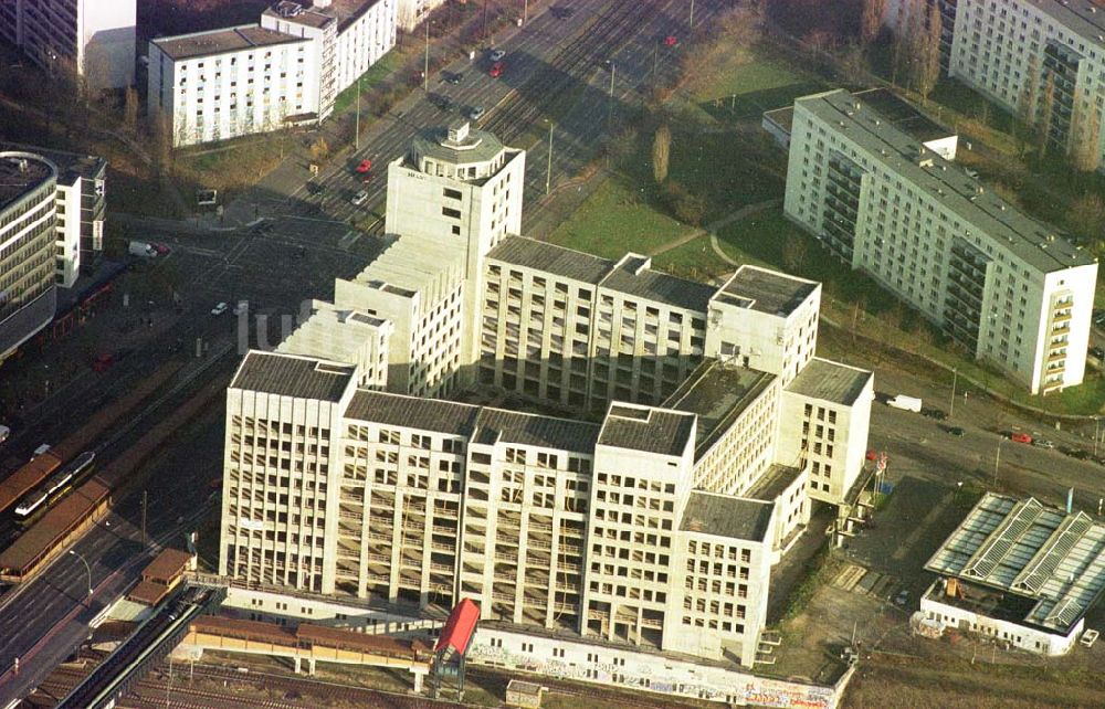 Berlin - Lichtenberg von oben - Baustoppruine an der Landsberger Allee / Ecke Storkower Straße in Berlin - Lichtenberg.