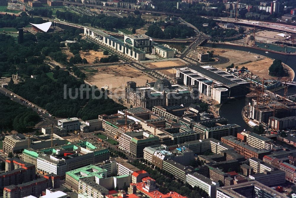 Berlin von oben - Bauten und Baustellen im Berliner Regierungsviertel in Berlin-Mitte