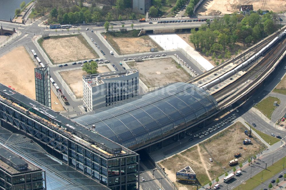 Luftaufnahme Berlin - Bauvorbereitungen am Berliner Hauptbahnhof für Wohn- und Geschäftshausneubauten