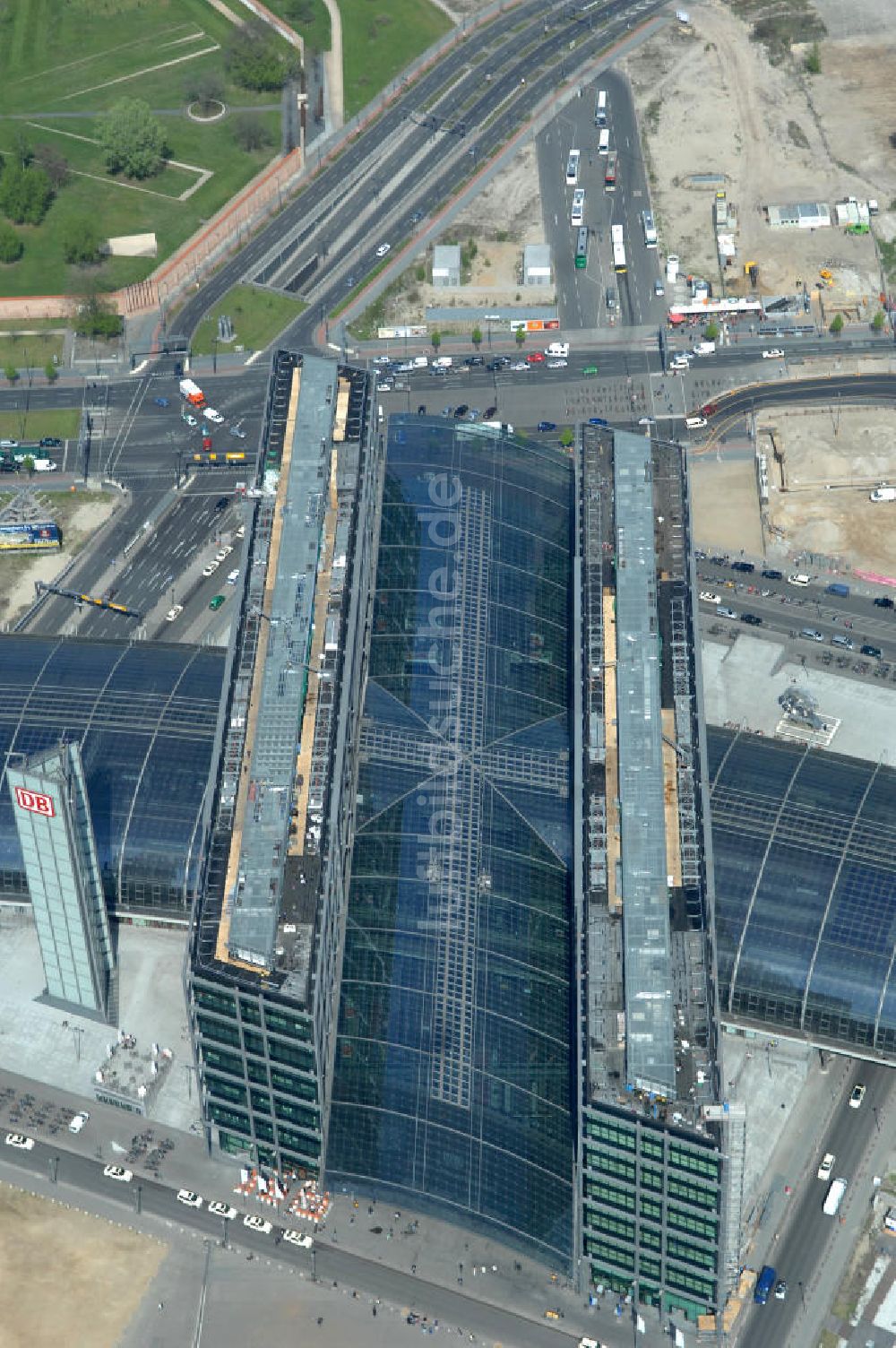 Luftaufnahme Berlin - Bauvorbereitungen am Berliner Hauptbahnhof für Wohn- und Geschäftshausneubauten