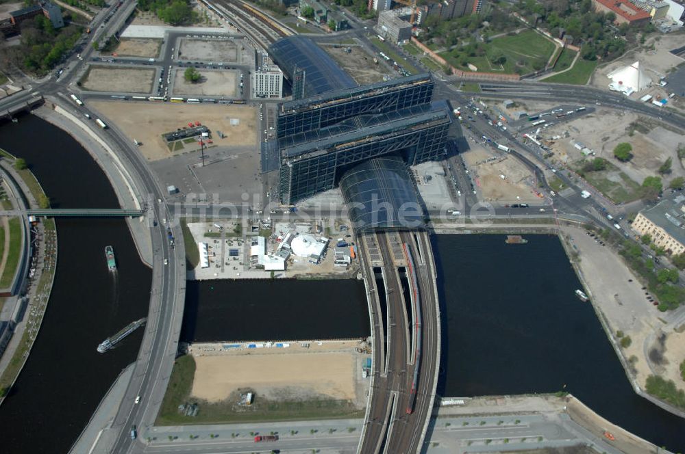 Luftaufnahme Berlin - Bauvorbereitungen am Berliner Hauptbahnhof für Wohn- und Geschäftshausneubauten