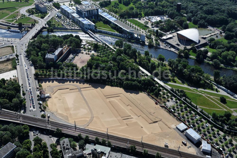 Berlin Moabit von oben - Bauvorbereitungen für den Neubau des Bundesministeriums des Innern / Innenministerium in Berlin Moabit