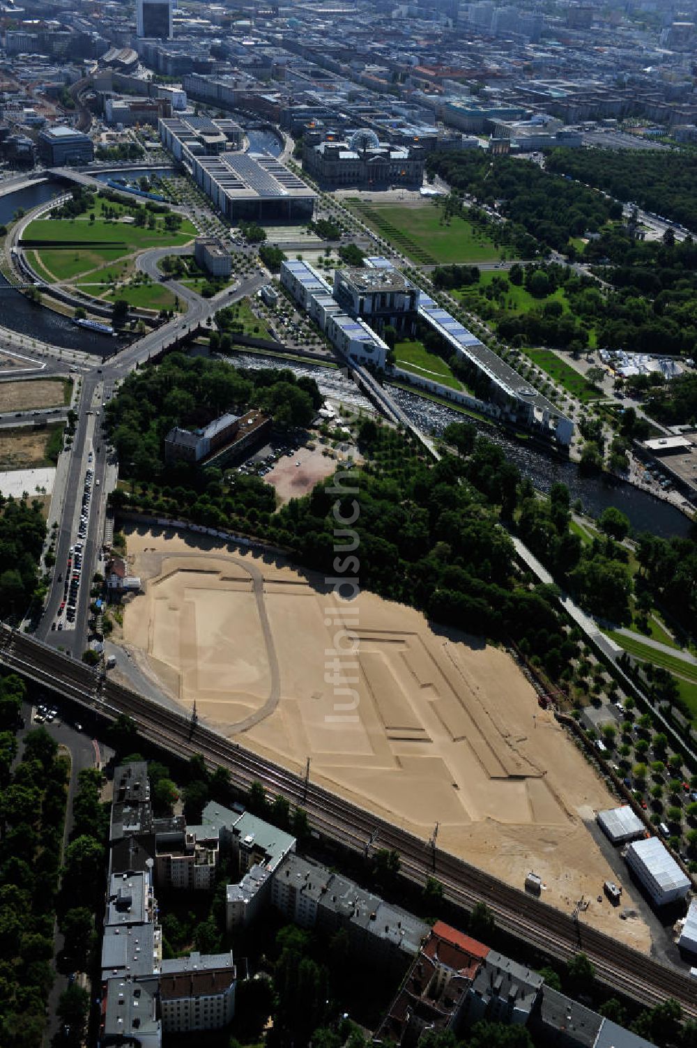 Berlin Moabit aus der Vogelperspektive: Bauvorbereitungen für den Neubau des Bundesministeriums des Innern / Innenministerium in Berlin Moabit