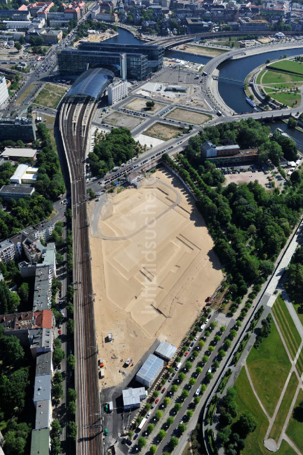 Luftaufnahme Berlin Moabit - Bauvorbereitungen für den Neubau des Bundesministeriums des Innern / Innenministerium in Berlin Moabit