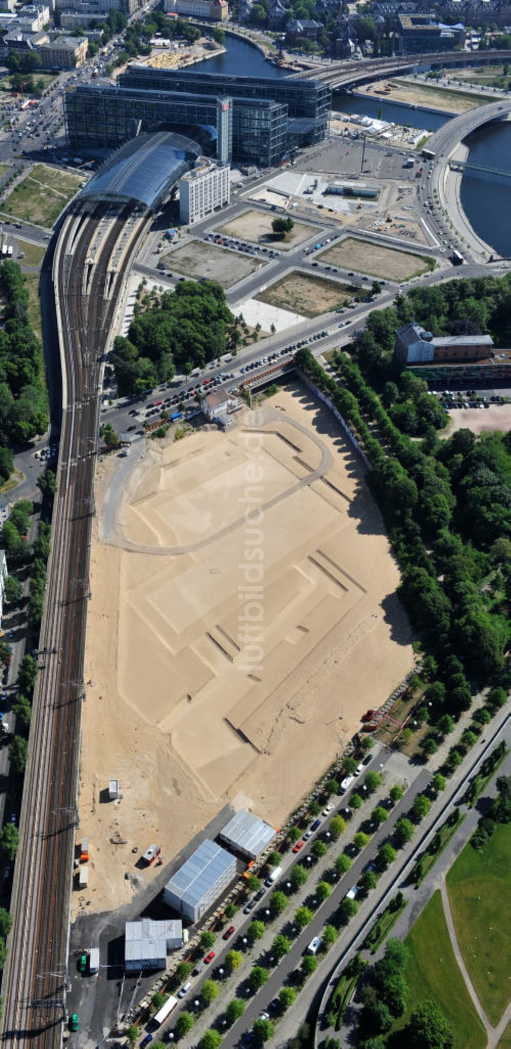 Berlin Moabit von oben - Bauvorbereitungen für den Neubau des Bundesministeriums des Innern / Innenministerium in Berlin Moabit