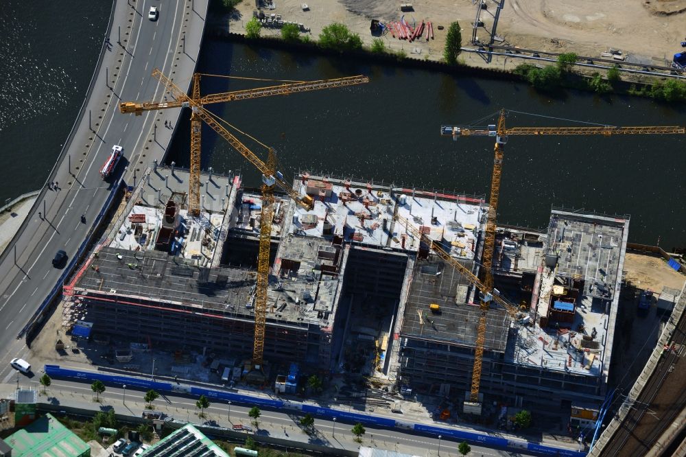 Luftbild Berlin - Bauvorhaben Bürogebäude HumboldtHafenEins am am Alexanderufer in Berlin - Moabit